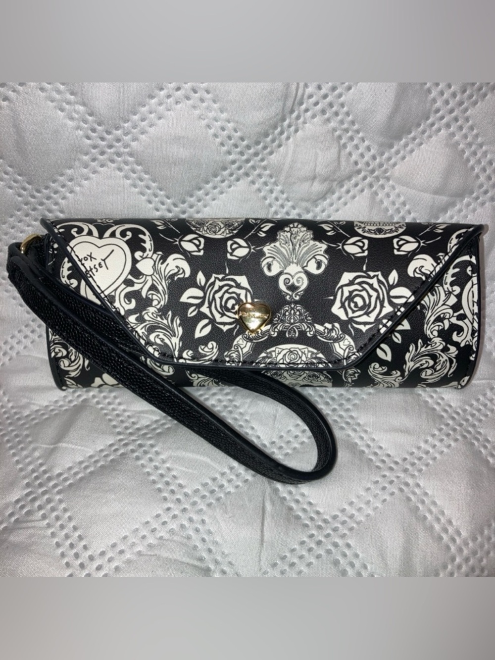 🌹 Betsey Johnson Sugar Skull Eye Glass Pouch Wristlet (Black & White) 💀